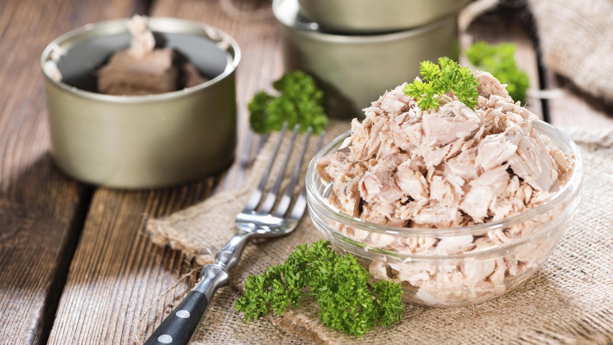 Xuất khẩu cá ngừ đóng hộp chạm đáy